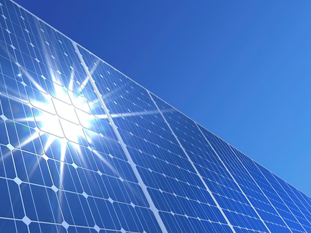 Langste dag van het jaar: zonnepanelen monteren met de snelheid van het licht